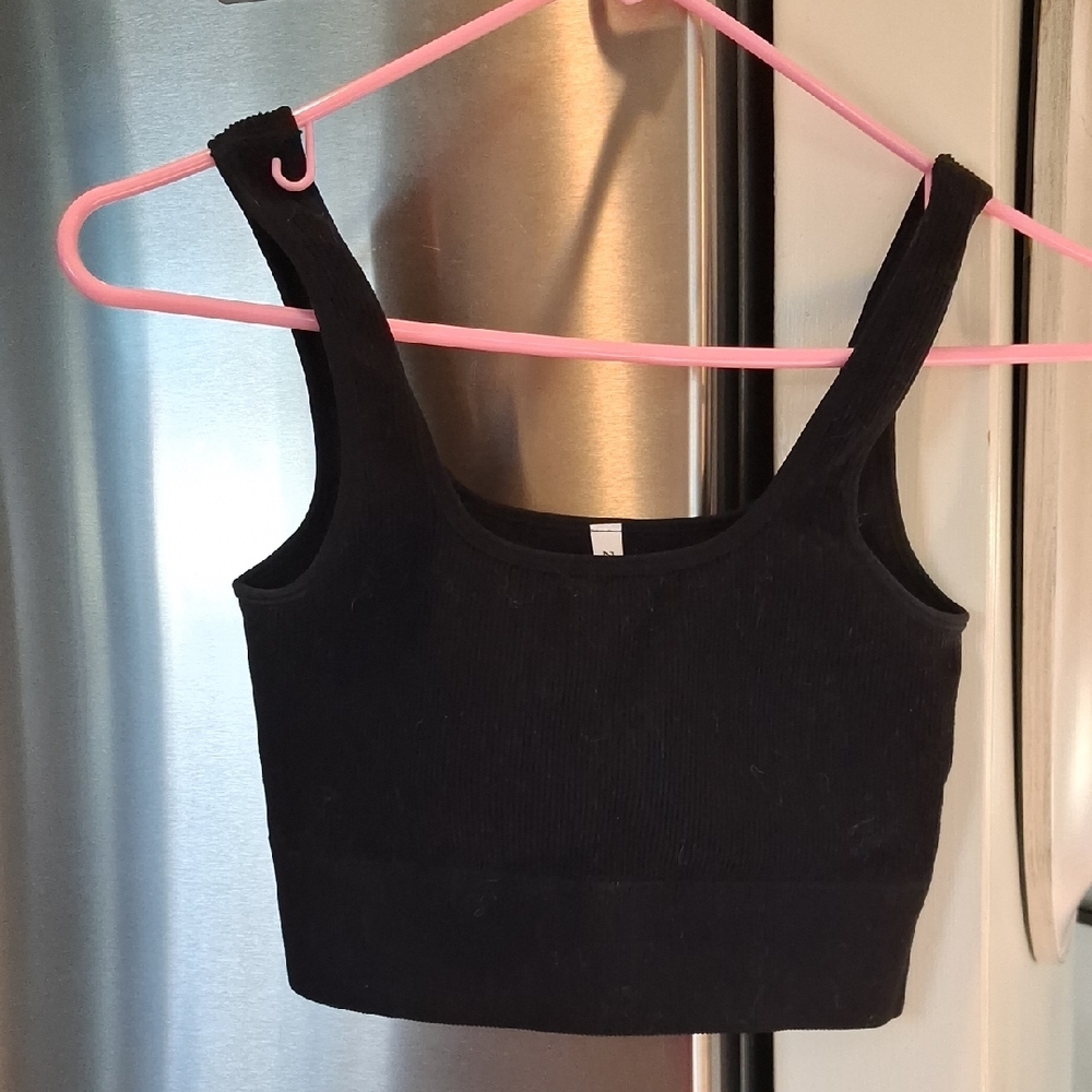Zenana Outfitters Black Ribbed Top With Pads